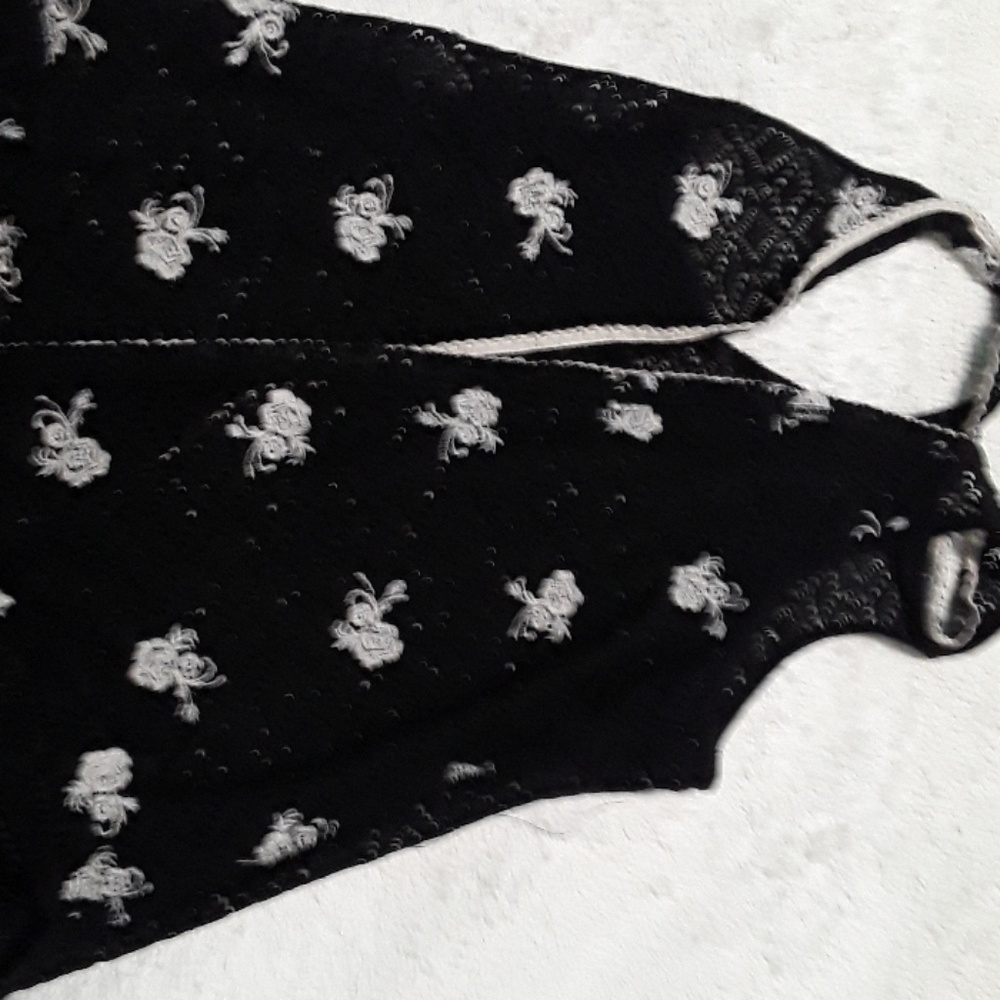 Little tiny sweater that you can wear In Summer